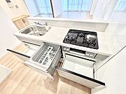 使いやすさを優先したスライド式収納タイプ！