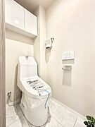 明るく清潔感のあるトイレです。  