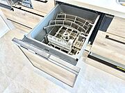 面倒なお片づけは食洗機にお任せ！家事の負担が減って、時間にも気持ちにもゆとりができます。