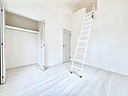 ロフト＆収納付きのお部屋で充実したプライベート時間を過ごせます。
