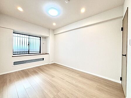 窓からのやさしい光が心地よいプライベートルーム