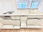 使いやすさを優先したスライド式収納タイプ！