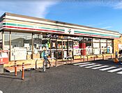 コンビニ 500m セブン-イレブン 足立東伊興1丁目店