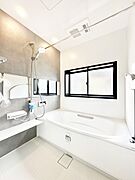落ち着いた雰囲気でゆっくりお寛ぎいただけるバスルーム