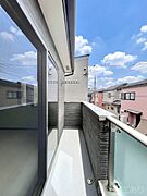 南向きのバルコニー！ご家族の洗濯物はもちろん、お布団もたっぷり干せます！