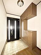 家族の帰宅やお客様をあたたかく迎える玄関  