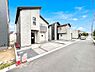 外観：前面道路はきちんと整備されています  