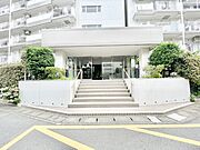 落ち着いた雰囲気のエントランス　