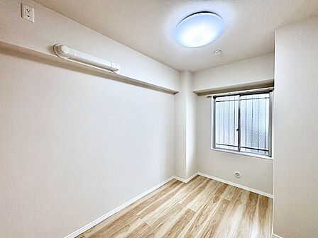 窓からのやさしい光が心地よいプライベートルーム