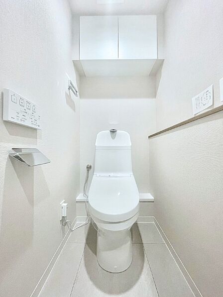 明るく清潔感のあるトイレです。  