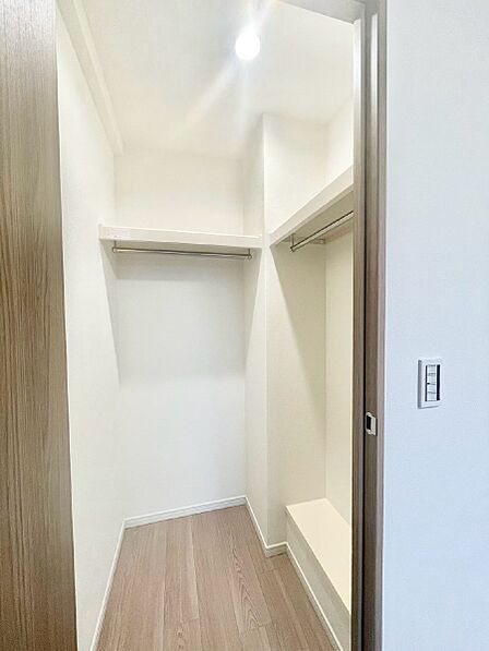 ウォークインクローゼットのある住まいでスッキリ快適な生活を
