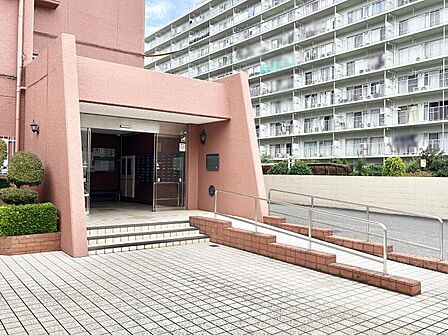 綺麗なエントランスは、居住者を優しく迎えいれてくれます  