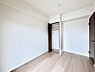 子供部屋：お子さまのお部屋としても！衣類の整理整頓に便利なクローゼット付きの洋室。