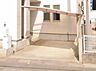 駐車場：生活に欠かせない駐車スペース。