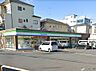 周辺：コンビニ 520m ファミリーマート 朝霞膝折三丁目店
