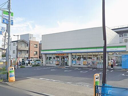 コンビニ 600m ファミリーマート西新井栄町一丁目店