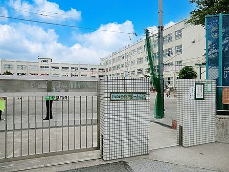 小学校 350m 足立区立西新井第一小学校