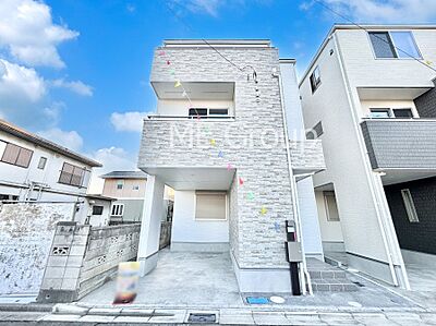 外観：たっぷりの陽光と開放感に包まれる明るい住まい  