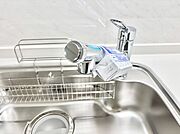 いつでも清潔なおいしいお水を。一つの水栓で水道水と浄水を使い分け。