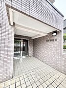 落ち着いた雰囲気のエントランス