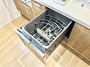 面倒なお片づけは食洗機にお任せ！家事の負担が減って、時間にも気持ちにもゆとりができます。