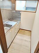 キッチンには窓があり換気良好です。