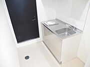 キッチン横に冷蔵庫も置けます。
