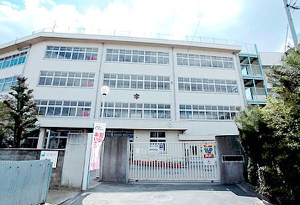 レユシール金田