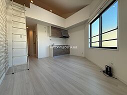 梅園町テラスハウス 3階ワンルームのリビング/ダイニング