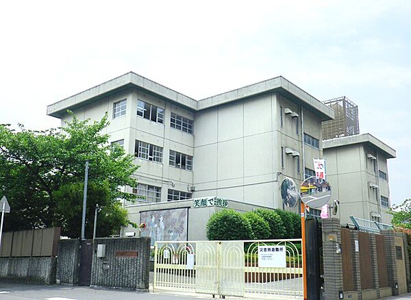 画像21:寝屋川市立友呂岐中学校（638m）