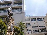 四條畷市立忍ケ丘小学校（899m）
