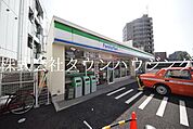 ファミリーマート 徒歩4分。 260m