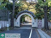 私立聖心女子学院初等科 徒歩26分。小学校 2070m