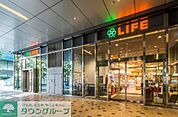 ライフ セントラルスクエア恵比寿ガーデンプレイス店 徒歩9分。 680m