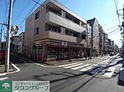 セブンイレブン 徒歩2分。コンビニ 110m