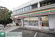 セブンイレブン横浜川和台店 徒歩13分。 970m