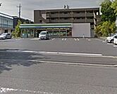 ファミリーマート青葉嶮山店 560m