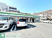 ファミリーマート横浜綱島東店 徒歩7分。 490m