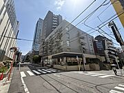 エントランスは階段です