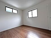 ≪洋室≫ 全ての部屋が2面採光になっており、大変明るいです。