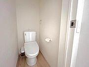 ≪トイレ≫ トイレは1階2階ともに十分な広さがあります。