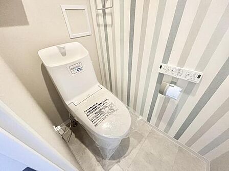 トイレには快適な温水洗浄便座付き