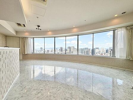 北西角部屋、広々としたLDKは21.4帖ございます。