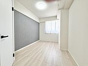 6帖の洋室です。 全居室採光の明るい物件です。