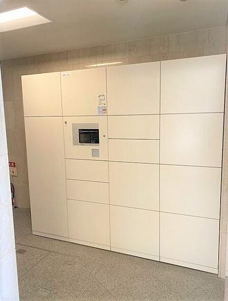 いつでも荷物を受け取れる宅配ボックスを完備。