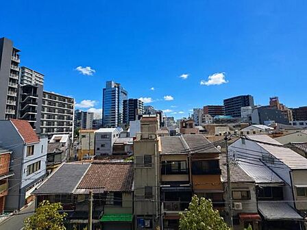 \眺望/ 4階部分ですが、前面に高い建物もないため開放的な眺望となっております。