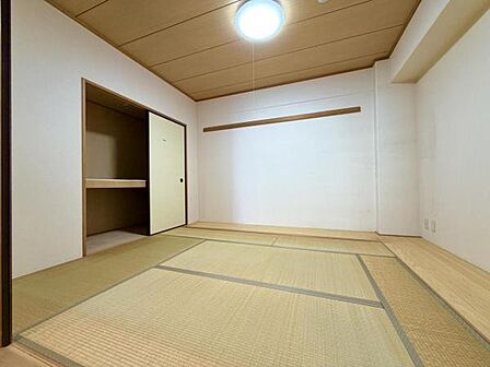 約6.0帖の和室。客間やお子様の遊び場など、多目的に活用できます。