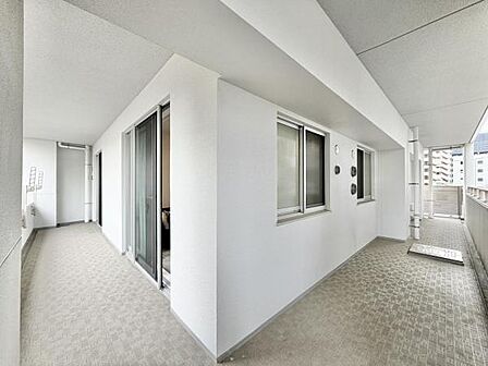 三方向に開口部を設けた開放感あふれる角住戸。
