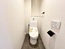 トイレ：新調済みのトイレで気持ちよくお使いいただけます。 清潔感あふれる、使い勝手の良いトイレスペースです。