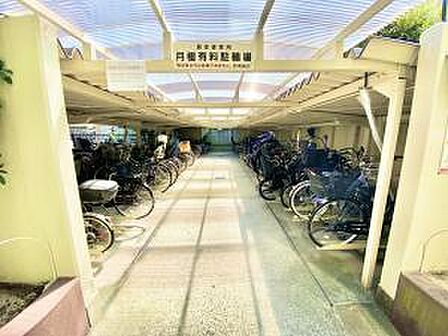 ~駐輪場~ 屋根付きで雨風にさらさず劣化防止になります。